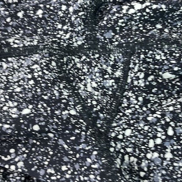 Lululemon Outrun 17" Crop Size 8 - Picture 10 of 13